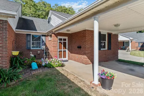 19980 Oak Leaf Cir, Cornelius, NC 28031