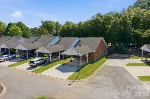 19980 Oak Leaf Cir, Cornelius, NC 28031