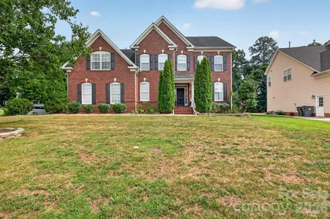 100 Drakeshire Ct, Morrisville, NC 27560