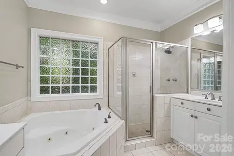 Bath - 18611 Reflection Rock Ct, Davidson, NC 28036 photo 3 of 4