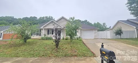 5751 Justins Forest Dr, Charlotte, NC 28212