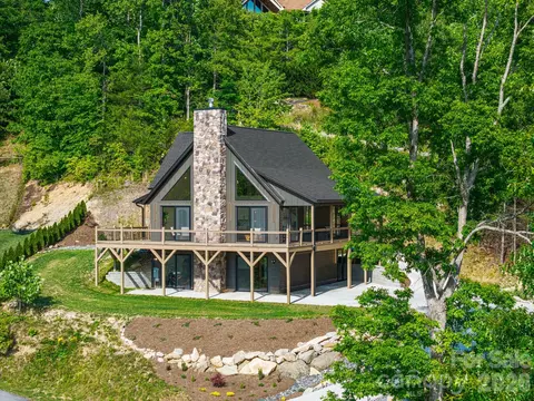 96 Crystal Lake Dr, Hendersonville, NC 28739