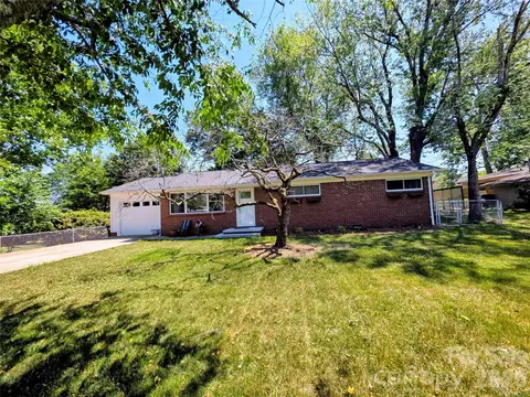 492 14th Avenue Ne Dr NE, Hickory, NC 28601