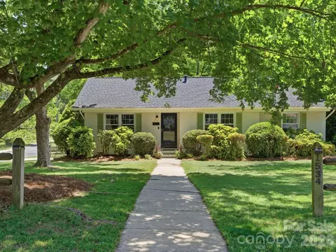 1534 Edgewater Dr, Charlotte, NC 28210