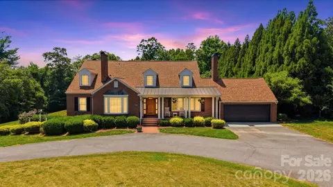 1013 14th Avenue Nw Dr NW, Hickory, NC 28601