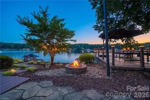 1332 Lake Drive 9 Dr, Lexington, NC 27292