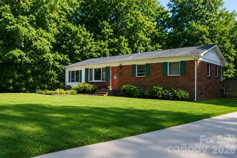 1122 Zion Ct, Charlotte, NC 28209