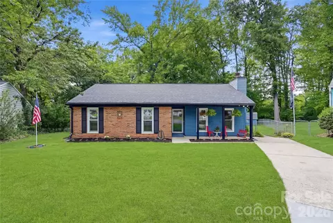6804 Delta Lake Dr, Charlotte, NC 28215