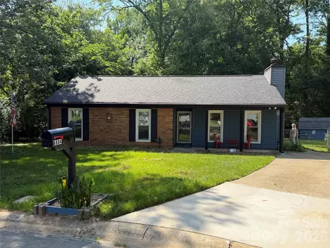 6804 Delta Lake Dr, Charlotte, NC 28215