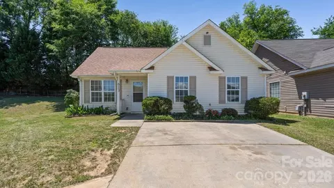 613 Hoskins Ridge Ln, Charlotte, NC 28216