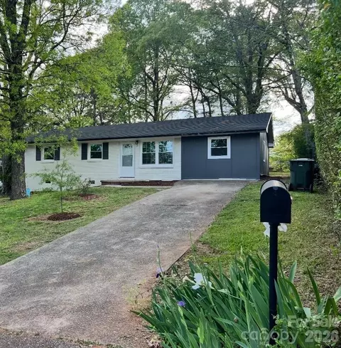 1450 3rd St, Hickory, NC 28602