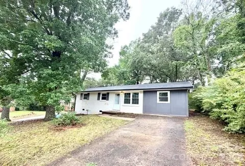 1450 3rd St, Hickory, NC 28602
