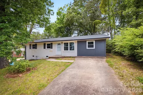 1450 3rd St, Hickory, NC 28602