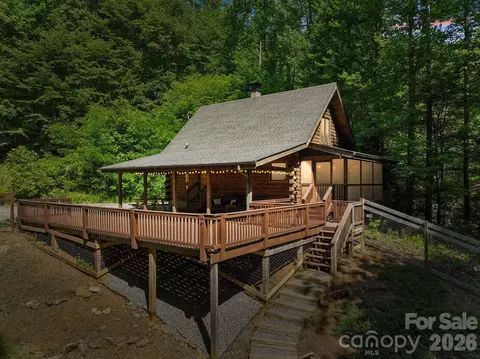 89 Apgar Rd, Candler, NC 28715