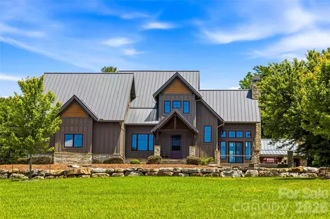 4862 Pinnacle Mountain Rd, Zirconia, NC 28790