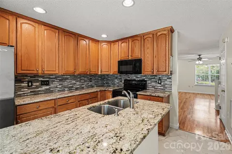 15540 Asterwind Ct, Charlotte, NC 28277
