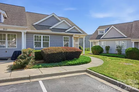 915 Barracuda Ave, Statesville, NC 28677