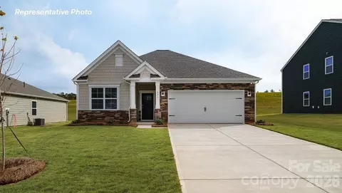 596 17th Avenue Ne Dr NE, Hickory, NC 28601