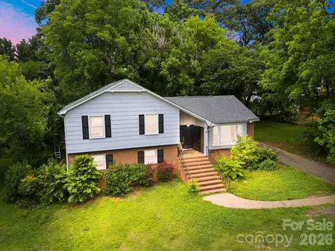 9201 Sandburg Ave, Charlotte, NC 28213