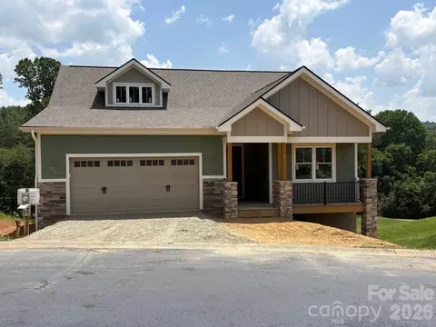 148 Triple Fairways Dr, Hendersonville, NC 28739