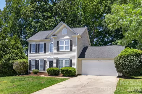 12624 Cardinal Woods Dr, Pineville, NC 28134