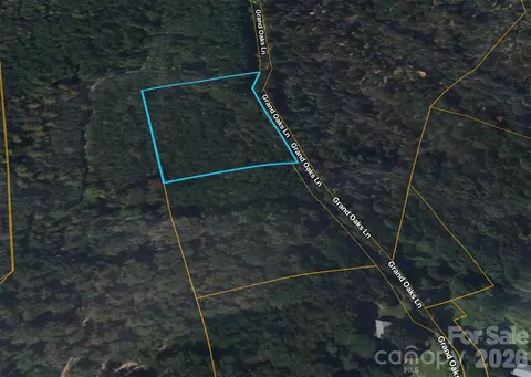 1585 Grand Oaks Ln, Hickory, NC 28602