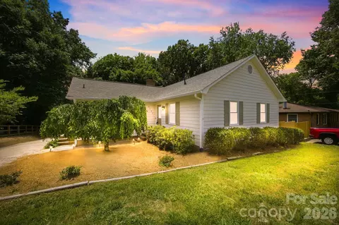6727 Glenmoor Dr, Charlotte, NC 28214