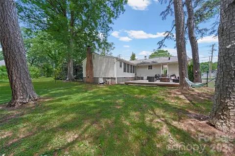600 Mcadenville Rd, Lowell, NC 28098