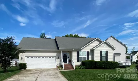2017 Longhorn Dr, Dallas, NC 28034