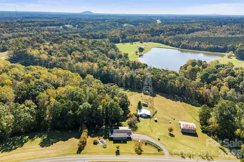 320 Huffstetler Lake Rd, Dallas, NC 28034