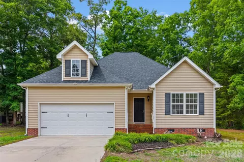 509 Kittiewake Ln, Clover, SC 29710