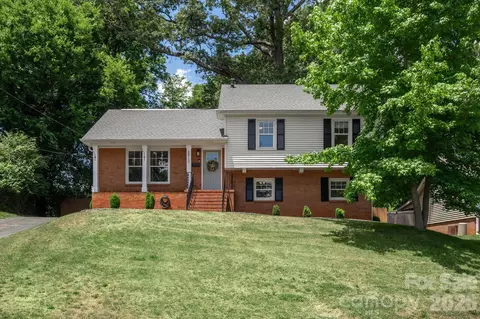 6912 Woodstock Dr, Charlotte, NC 28210