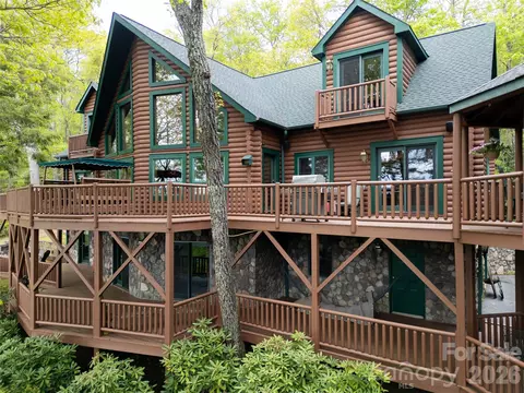 35 Falcon Crest Loop, Maggie Valley, NC 28751