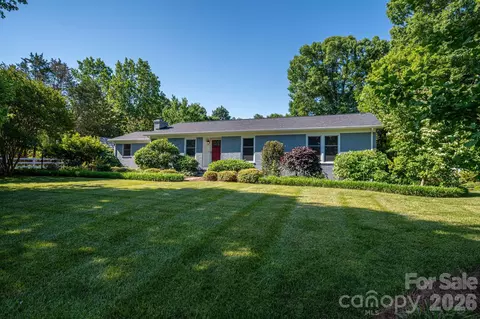305 Heather Ln, Mount Holly, NC 28120