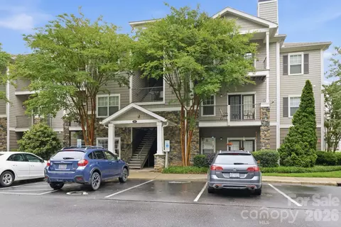900 Vista Lake 102 Dr #102, Candler, NC 28715