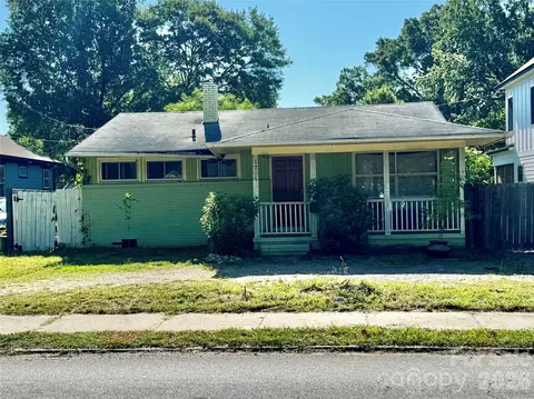 1704 Hawthorne Ln, Charlotte, NC 28205
