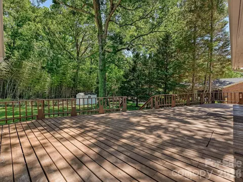 Exterior - 5501 Farmbrook Dr, Charlotte, NC 28210 photo 4 of 8