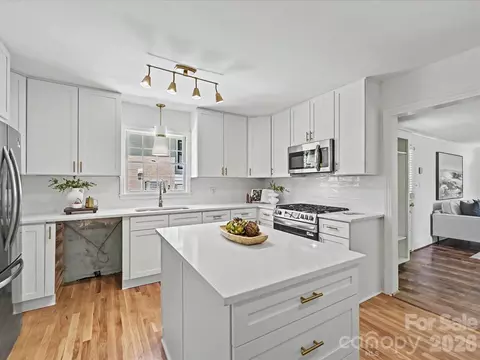Kitchen - 5501 Farmbrook Dr, Charlotte, NC 28210 photo 2 of 5