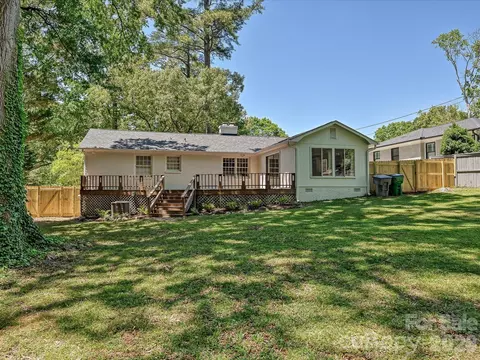 Exterior - 5501 Farmbrook Dr, Charlotte, NC 28210 photo 6 of 8