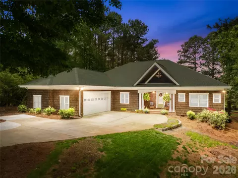 1483 Baltusrol Dr, Denver, NC 28037