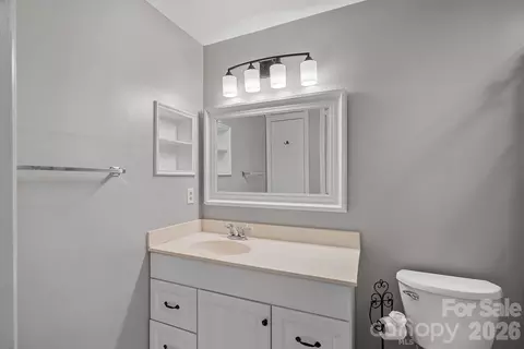 Bath - 18861 Vineyard Point Ln, Cornelius, NC 28031 photo 1 of 2