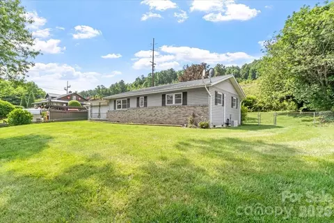 42 East Blvd, Burnsville, NC 28714