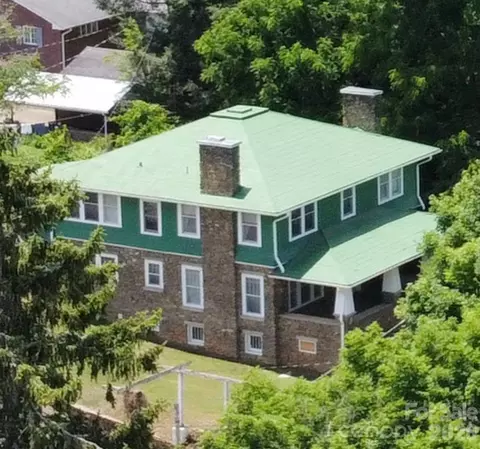 131 Church St, Waynesville, NC 28786