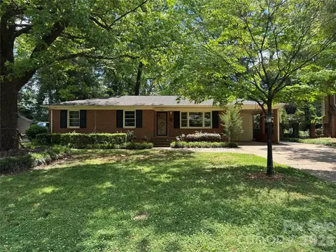 3326 Bonneville Dr, Charlotte, NC 28205