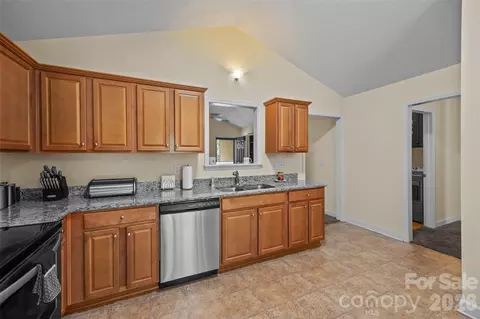Kitchen - 174 Pheasant Ridge Cir, York, SC 29745 photo 2 of 3