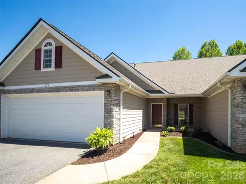 876 W Pointe Dr, Asheville, NC 28806