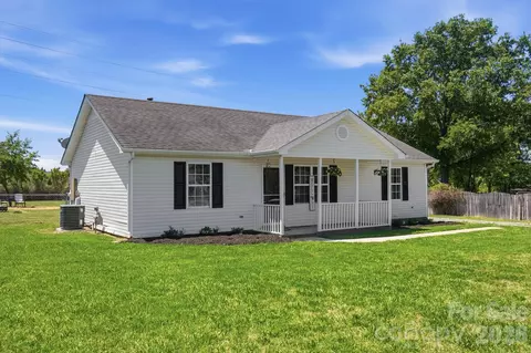 5011 Willow Run Dr, Monroe, NC 28110
