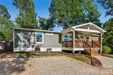 75 Glen View Rd, Arden, NC 28704