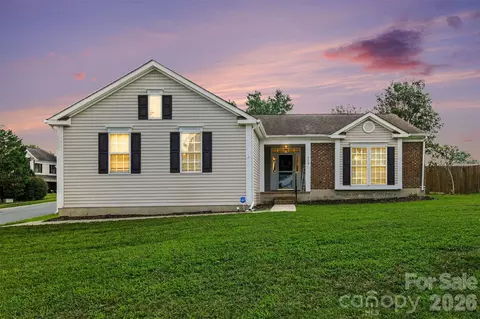 109 Brookstone Dr, Mount Holly, NC 28120