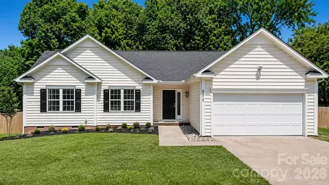 8815 Burnt Umber Dr, Charlotte, NC 28215